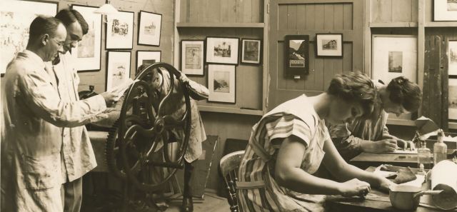 Black and white photograph of student in an etching class